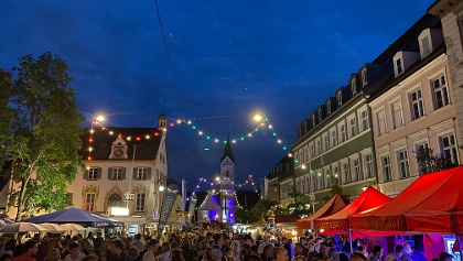 Altstadtfest bei Nacht.