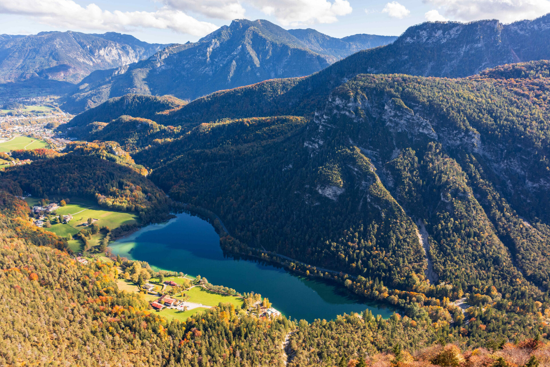 Thumsee im Herbst aus der Vogelperspektive